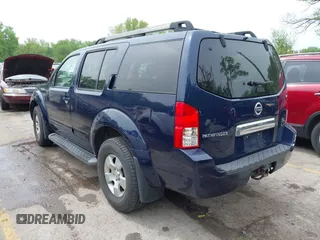 2007 Nissan Pathfinder SE z VIN 5N1AR18W17C630980, wystawiony jako IAAI lot #42110146 z przebiegiem 180 858 mil mil oraz . Historia ofert i sprzedaży dostępna na DreamBid. Obrazek 3.