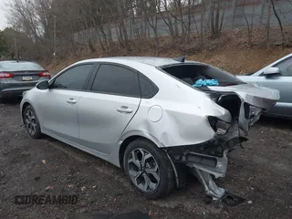2021 Kia Forte LXS z VIN 3KPF24AD5ME284641, wystawiony jako IAAI lot #41946726 z przebiegiem 84 684 mil mil oraz . Historia ofert i sprzedaży dostępna na DreamBid. Obrazek 3.