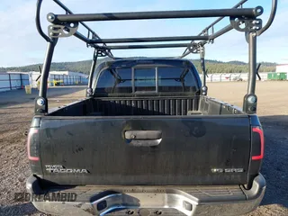 2006 Toyota Tacoma z VIN 5TELU42N26Z271569, wystawiony jako IAAI lot #41760118 z przebiegiem 123 299 mil mil oraz . Historia ofert i sprzedaży dostępna na DreamBid. Obrazek 16.