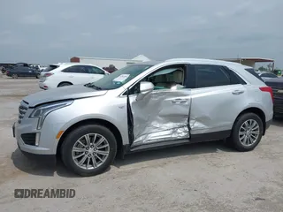 2017 Cadillac XT5 Luxury FWD z VIN 1GYKNBRS0HZ109439, wystawiony jako IAAI lot #42063044 z przebiegiem 79 851 mil mil oraz . Historia ofert i sprzedaży dostępna na DreamBid. Obrazek 6.