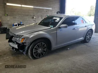 2013 Chrysler 300 S z VIN 2C3CCAGT2DH652862, wystawiony jako Copart lot #67451214 z przebiegiem Nie podano mil oraz Szkoda całkowita • Salvage title. Historia ofert i sprzedaży dostępna na DreamBid. Obrazek 1.