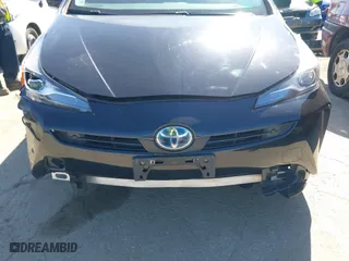 2021 Toyota Prius L Eco with VIN JTDKAMFU3M3148574, listed as a IAAI auction lot 41624303 with 89,747 mi miles. Bid and sale history available at carsss.com. Image 6.