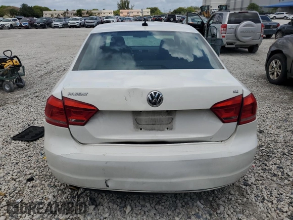 2013 Volkswagen Passat SE z VIN 1VWBP7A34DC033008, wystawiony jako Copart lot #56036275 z przebiegiem 248 316 mil mil oraz Czysty tytuł • Clean title. Historia ofert i sprzedaży dostępna na DreamBid. Obrazek 6.