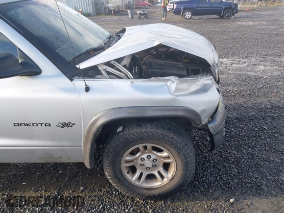 2002 Dodge Dakota with VIN 1B7GL12X42S698285, listed as a IAAI auction lot 40826030 with 211,936 mi miles and . Bid and sale history available at carsss.com. Image 18.