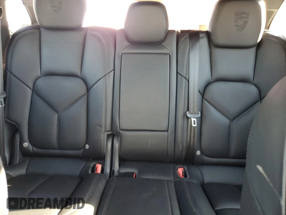 2018 Porsche Cayenne z VIN WP1AA2A2XJKA06647, wystawiony jako Copart lot #50317955 z przebiegiem 53 892 mil mil oraz Szkoda całkowita • Salvage title. Historia ofert i sprzedaży dostępna na DreamBid. Obrazek 10.