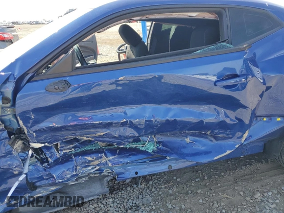 2021 Chevrolet Camaro 1LT z VIN 1G1FB1RX2M0142472, wystawiony jako Copart lot #45917275 z przebiegiem Nie podano mil oraz Szkoda całkowita • Salvage title. Historia ofert i sprzedaży dostępna na DreamBid. Obrazek 7.