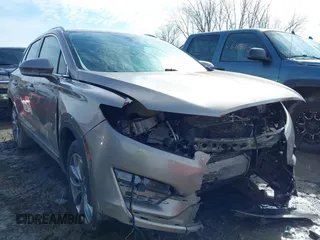 2019 Lincoln MKC Select with VIN 5LMCJ2D92KUL12338, listed as a IAAI auction lot 41652932 with 53,010 mi miles. Bid and sale history available at carsss.com. Image 1.