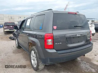 2017 Jeep Patriot High Altitude z VIN 1C4NJRFBXHD113930, wystawiony jako IAAI lot #42463936 z przebiegiem 90 087 mil mil oraz . Historia ofert i sprzedaży dostępna na DreamBid. Obrazek 3.
