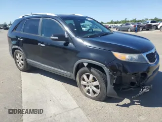 2013 Kia Sorento LX z VIN 5XYKT3A6XDG413614, wystawiony jako Copart lot #57175205 z przebiegiem 152 086 mil mil oraz Szkoda całkowita • Salvage title. Historia ofert i sprzedaży dostępna na DreamBid. Obrazek 4.