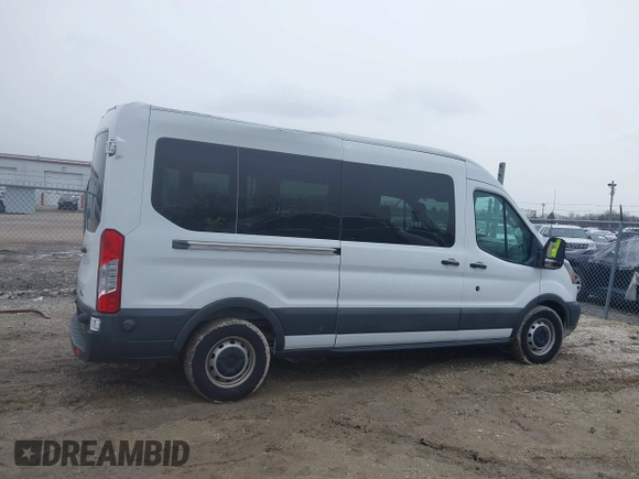 2016 Ford Transit Passenger XL z VIN 1FBZX2CM5GKA82811, wystawiony jako IAAI lot #41733437 z przebiegiem 31 959 mil mil oraz . Historia ofert i sprzedaży dostępna na DreamBid. Obrazek 13.