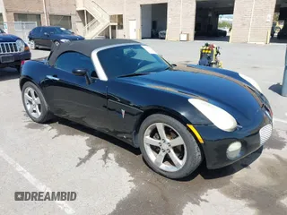 2007 Pontiac Solstice z VIN 1G2MB35B07Y105757, wystawiony jako IAAI lot #42008293 z przebiegiem 135 739 mil mil oraz . Historia ofert i sprzedaży dostępna na DreamBid. Obrazek 1.