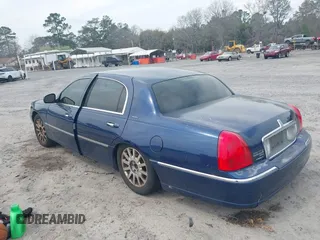 2007 Lincoln Town Car Signature z VIN 1LNHM81V27Y602776, wystawiony jako IAAI lot #41754559 z przebiegiem 135 521 mil mil oraz . Historia ofert i sprzedaży dostępna na DreamBid. Obrazek 3.
