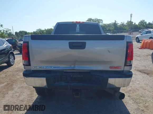 2007 GMC Sierra 2500HD SLT z VIN 1GTHK29667E565320, wystawiony jako IAAI lot #42128165 z przebiegiem 210 268 mil mil oraz . Historia ofert i sprzedaży dostępna na DreamBid. Obrazek 17.
