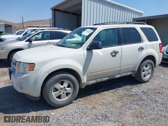 2011 Ford Escape XLT z VIN 1FMCU9DGXBKA93027, wystawiony jako IAAI lot #42712059 z przebiegiem 121 820 mil mil oraz . Historia ofert i sprzedaży dostępna na DreamBid. Obrazek 2.