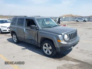 2014 Jeep Patriot Latitude z VIN 1C4NJRFB6ED530943, wystawiony jako IAAI lot #42060792 z przebiegiem 175 000 mil mil oraz . Historia ofert i sprzedaży dostępna na DreamBid. Obrazek 1.