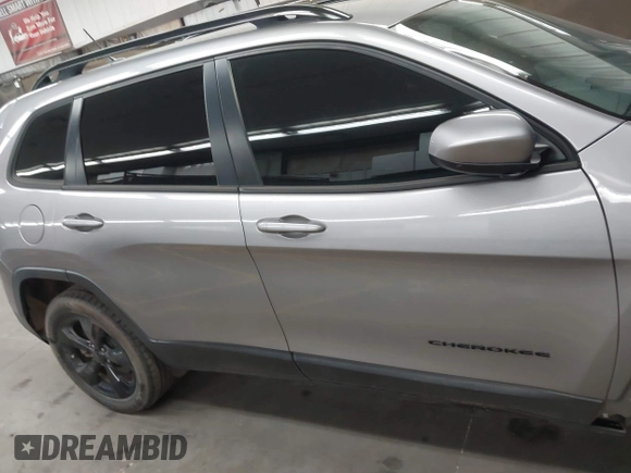 2018 Jeep Cherokee Latitude with VIN 1C4PJMCX3JD579569, listed as a IAAI auction lot 42347011 with 129,990 mi miles and . Bid and sale history available at DreamBid. Image 13.