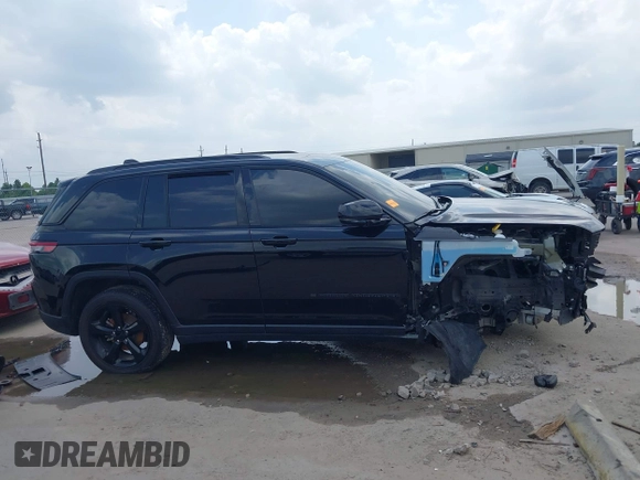 2024 Jeep Grand Cherokee Altitude X with VIN 1C4RJHAGXRC215315, listed as a IAAI auction lot 42437356 with 19,094 mi miles and . Bid and sale history available at DreamBid. Image 14.