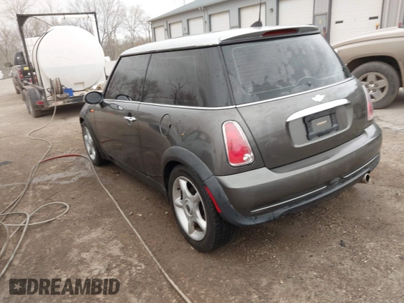 2006 MINI Hardtop z VIN WMWRC33506TK71183, wystawiony jako IAAI lot #41821227 z przebiegiem 87 958 mil mil oraz . Historia ofert i sprzedaży dostępna na DreamBid. Obrazek 3.