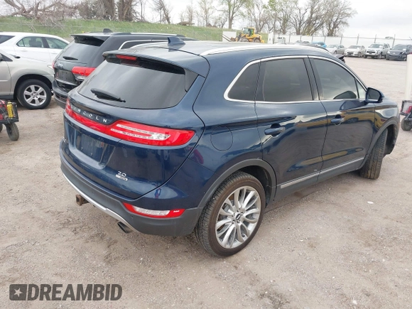 2015 Lincoln MKC z VIN 5LMCJ1A92FUJ36590, wystawiony jako IAAI lot #42130054 z przebiegiem 121 681 mil mil oraz . Historia ofert i sprzedaży dostępna na DreamBid. Obrazek 4.