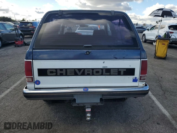 1989 Chevrolet Blazer z VIN 1GNCS18Z8K8149381, wystawiony jako Copart lot #41138414 z przebiegiem 61 828 mil mil oraz Szkoda całkowita • Salvage title. Historia ofert i sprzedaży dostępna na DreamBid. Obrazek 6.