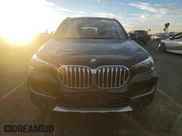 2022 BMW X1 sDrive28i with VIN WBXJG7C07N5U58359, listed as a Copart auction lot 86908624 with 34,557 mi miles and Salvage Title. Bid and sale history available at carsss.com. Image 5.