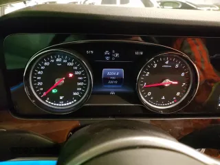2019 Mercedes-Benz E-Class E 300 with VIN WDDZF4KB9KA550344, listed as a Copart auction lot 71108152 with 23,210 mi miles. Bid and sale history available at carsss.com. Image 9.