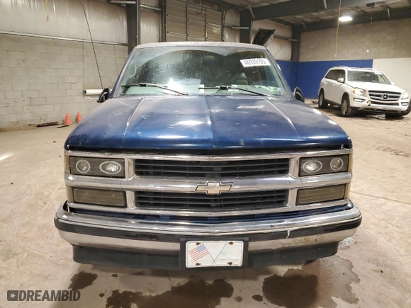 1998 Chevrolet C/K 1500 with VIN 1GCEC19M1WE128395, listed as a Copart auction lot 46939195 with 105,996 mi miles and Salvage Title. Bid and sale history available at carsss.com. Image 5.