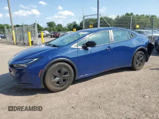 2023 Toyota Prius LE z VIN JTDACAAU8P3000694, wystawiony jako Copart lot #63066504 z przebiegiem 34 371 mil mil oraz Szkoda całkowita • Salvage title. Historia ofert i sprzedaży dostępna na DreamBid. Obrazek 1.