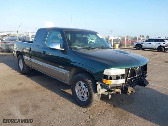 2002 Chevrolet Silverado 1500 LT with VIN 2GCEC19T921333952, listed as a IAAI auction lot 42100985 with 180,598 mi miles. Bid and sale history available at carsss.com. Image 1.