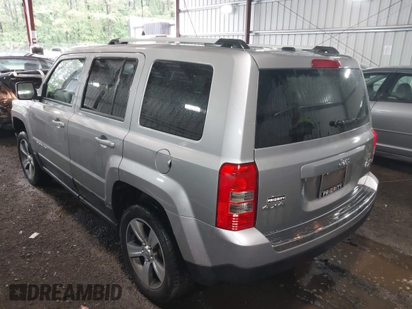 2016 Jeep Patriot High Altitude z VIN 1C4NJRFB0GD500582, wystawiony jako IAAI lot #42298262 z przebiegiem 117 643 mil mil oraz . Historia ofert i sprzedaży dostępna na DreamBid. Obrazek 3.