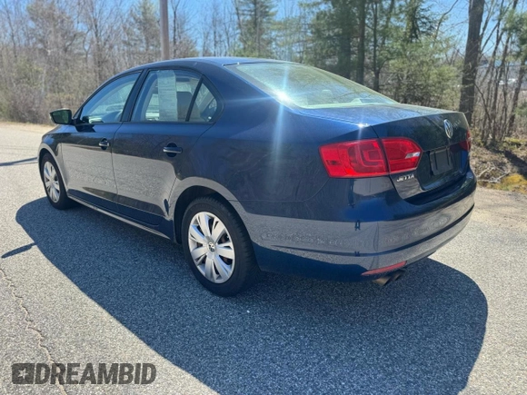 2012 Volkswagen Jetta SE z VIN 3VWDP7AJ8CM46, wystawiony jako Copart lot #55693265 z przebiegiem 116 552 mil mil oraz Czysty tytuł • Clean title. Historia ofert i sprzedaży dostępna na DreamBid. Obrazek 3.