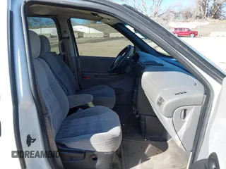 2001 Chevrolet Venture LS Y3G Mobility Pkg with VIN 1GNDX03E81D273323, listed as a IAAI auction lot 41752086 with 197,221 mi miles. Bid and sale history available at carsss.com. Image 5.