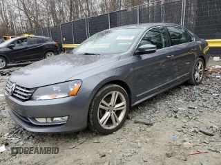 2015 Volkswagen Passat SEL Premium z VIN 1VWCT7A39FC007829, wystawiony jako Copart lot #43912455 z przebiegiem 157 915 mil mil oraz Czysty tytuł • Clean title. Historia ofert i sprzedaży dostępna na DreamBid. Obrazek 1.