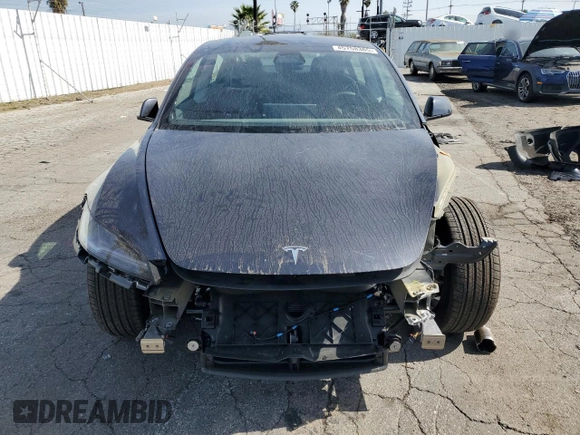 2024 Tesla Model 3 z VIN 5YJ3E1EA5RF857757, wystawiony jako Copart lot #45758385 z przebiegiem 5364 mil mil oraz Szkody całkowita. Historia ofert i sprzedaży dostępna na DreamBid. Obrazek 5.