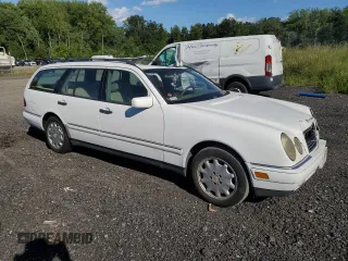 1998 Mercedes-Benz E-Class with VIN WDBJH82FXWX013155, listed as a Copart auction lot 68515674 with 223,294 mi miles and Salvage Title. Bid and sale history available at carsss.com. Image 4.