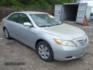 2008 Toyota Camry LE z VIN 4T1BK46K28U571878, wystawiony jako IAAI lot #42308053 z przebiegiem 227 234 mil mil oraz . Historia ofert i sprzedaży dostępna na DreamBid. Obrazek 1.