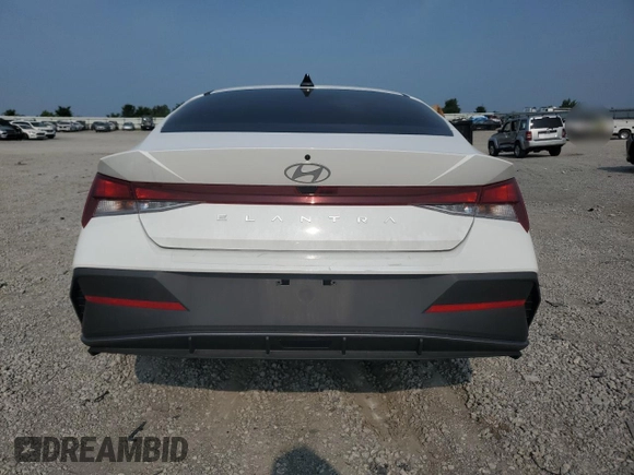 2024 Hyundai Elantra SE z VIN KMHLL4DG0RU786726, wystawiony jako Copart lot #58753815 z przebiegiem 14 065 mil mil oraz Szkoda całkowita • Salvage title. Historia ofert i sprzedaży dostępna na DreamBid. Obrazek 6.