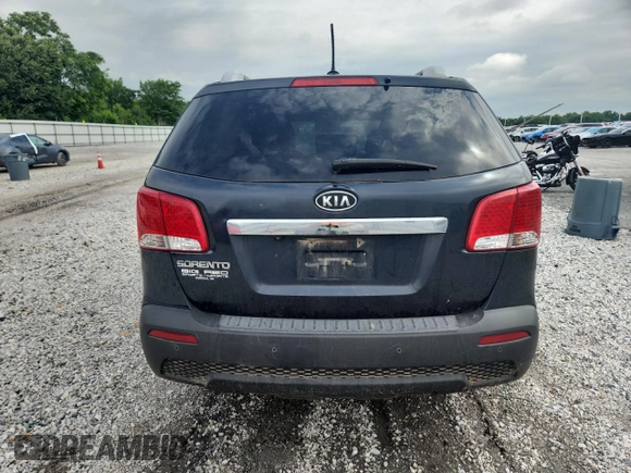 2012 Kia Sorento LX z VIN 5XYKT4A67CG237867, wystawiony jako Copart lot #59290895 z przebiegiem 276 190 mil mil oraz Szkoda całkowita • Salvage title. Historia ofert i sprzedaży dostępna na DreamBid. Obrazek 6.