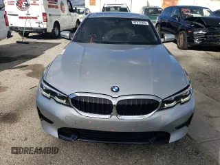 2020 BMW 3 Series 330i z VIN WBA5R1C0XLFH40900, wystawiony jako Copart lot #47571905 z przebiegiem 54 888 mil mil oraz Szkoda całkowita • Salvage title. Historia ofert i sprzedaży dostępna na DreamBid. Obrazek 5.