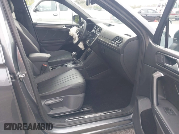 2023 Volkswagen Tiguan SE R-Line Black с VIN 3VVCB7AX1PM099075, выставлен на аукционе IAAI как лот 41600520 с пробегом 33 316 миль миль и . История ставок и продаж доступна на DreamBid. Изображение 5.