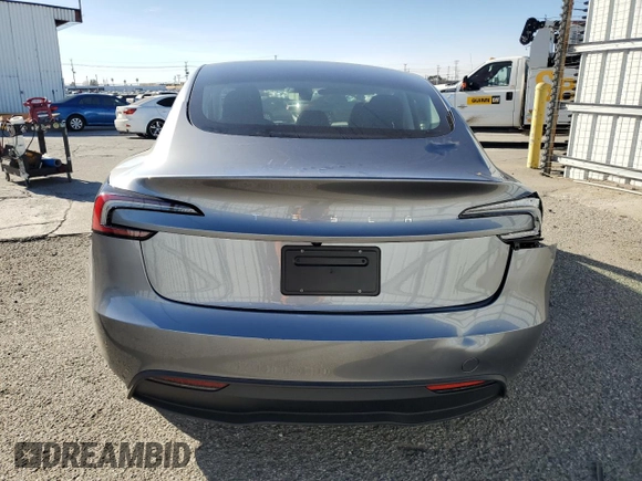 2025 Tesla Model 3 Long Range z VIN 5YJ3E1EA8SF927015, wystawiony jako Copart lot #89373905 z przebiegiem 91 mil mil oraz Szkoda całkowita • Salvage title. Historia ofert i sprzedaży dostępna na DreamBid. Obrazek 6.