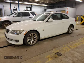 2011 BMW 3 Series 328i xDrive z VIN WBAKF3C57BE567244, wystawiony jako Copart lot #43366365 z przebiegiem 136 886 mil mil oraz Szkody całkowita. Historia ofert i sprzedaży dostępna na DreamBid. Obrazek 1.