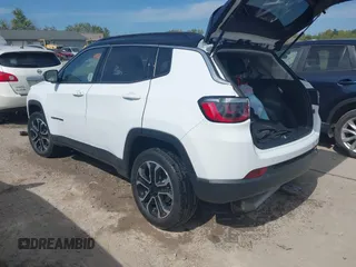 2022 Jeep Compass High Altitude with VIN 3C4NJDCB5NT232353, listed as a IAAI auction lot 40367558 with 8,602 mi miles and . Bid and sale history available at DreamBid. Image 3.