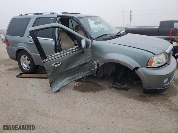 2005 Lincoln Navigator Luxury with VIN 5LMFU28535LJ11117, listed as a Copart auction lot 82929704 with 125,176 mi miles and Salvage Title. Bid and sale history available at carsss.com. Image 4.