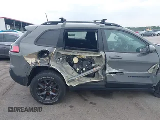 2019 Jeep Cherokee Latitude с VIN 1C4PJMCX3KD448868, выставлен на аукционе IAAI как лот 42372229 с пробегом 51 921 миль миль и . История ставок и продаж доступна на DreamBid. Изображение 6.