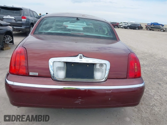 2002 Lincoln Town Car Cartier z VIN 1LNHM83W52Y626407, wystawiony jako IAAI lot #37616886 z przebiegiem 100 272 mil mil oraz . Historia ofert i sprzedaży dostępna na DreamBid. Obrazek 16.