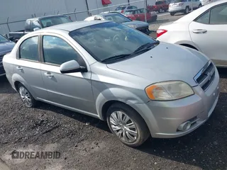 2011 Chevrolet Aveo 2LT z VIN KL1TG5DE4BB226438, wystawiony jako IAAI lot #42453801 z przebiegiem 138 200 mil mil oraz . Historia ofert i sprzedaży dostępna na DreamBid. Obrazek 1.