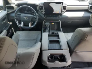 2024 Toyota Tundra Limited z VIN 5TFJA5DB2RX153316, wystawiony jako Copart lot #60074415 z przebiegiem 19 592 mil mil oraz Szkoda całkowita • Salvage title. Historia ofert i sprzedaży dostępna na DreamBid. Obrazek 8.