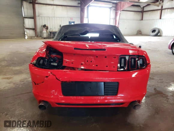 2013 Ford Mustang V6 z VIN 1ZVBP8EM2D5234080, wystawiony jako Copart lot #57939455 z przebiegiem 214 097 mil mil oraz Czysty tytuł • Clean title. Historia ofert i sprzedaży dostępna na DreamBid. Obrazek 6.