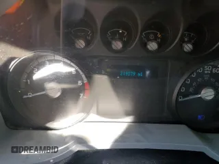 2014 Ford F-250 XL z VIN 1FT7X2B64EEA68416, wystawiony jako Copart lot #59784395 z przebiegiem 219 079 mil mil oraz Szkoda całkowita • Salvage title. Historia ofert i sprzedaży dostępna na DreamBid. Obrazek 9.